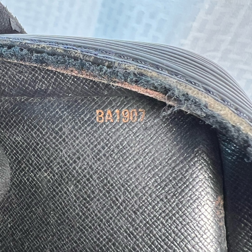 Louis Vuitton Vintage Epi Leather Black Briefcase – Authentic project piece - Picture 14 of 15